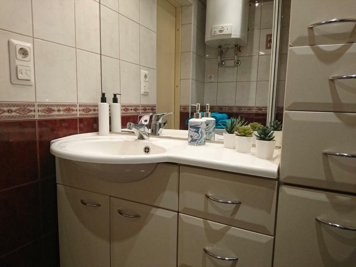 City Center Raua Apartment With Balcony Tallin Exterior foto